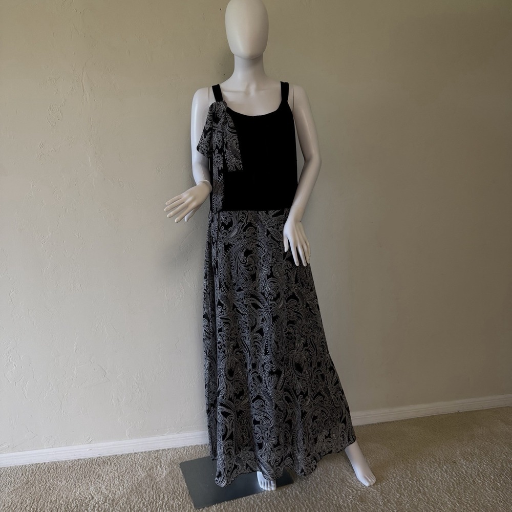 Robbie Bee Maxi Dress Sleeveless Paisley Bow Accent Lined Black White Size‎ XXL